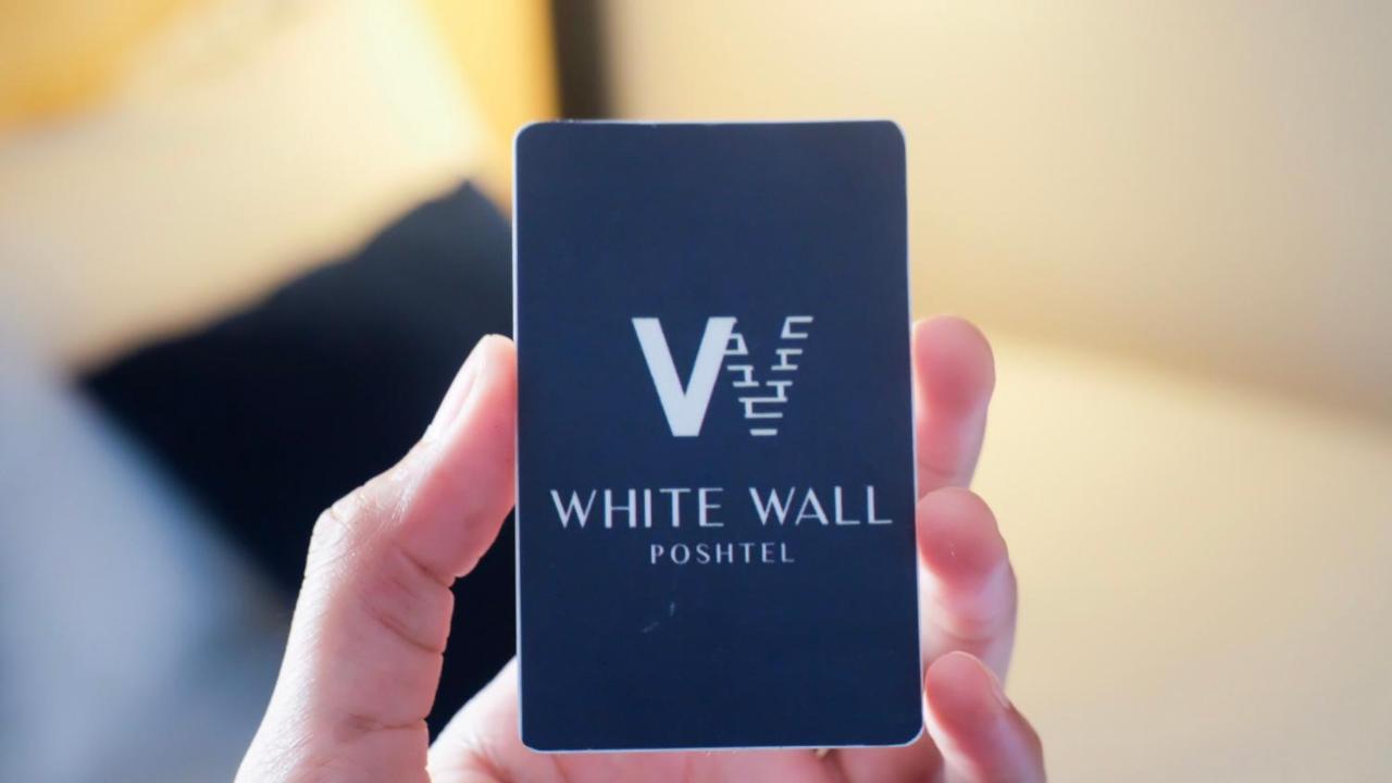 White Wall Poshtel Phuket Bagian luar foto