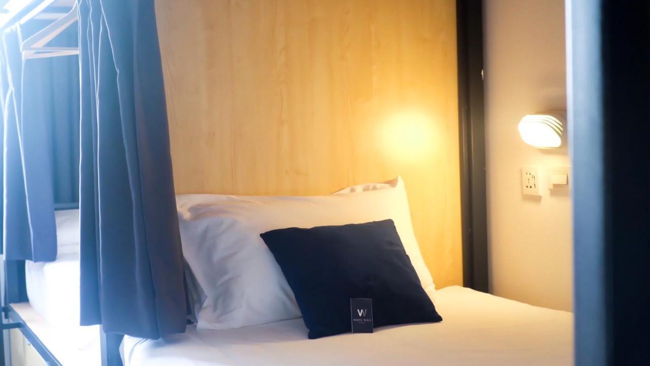 White Wall Poshtel Phuket Bagian luar foto
