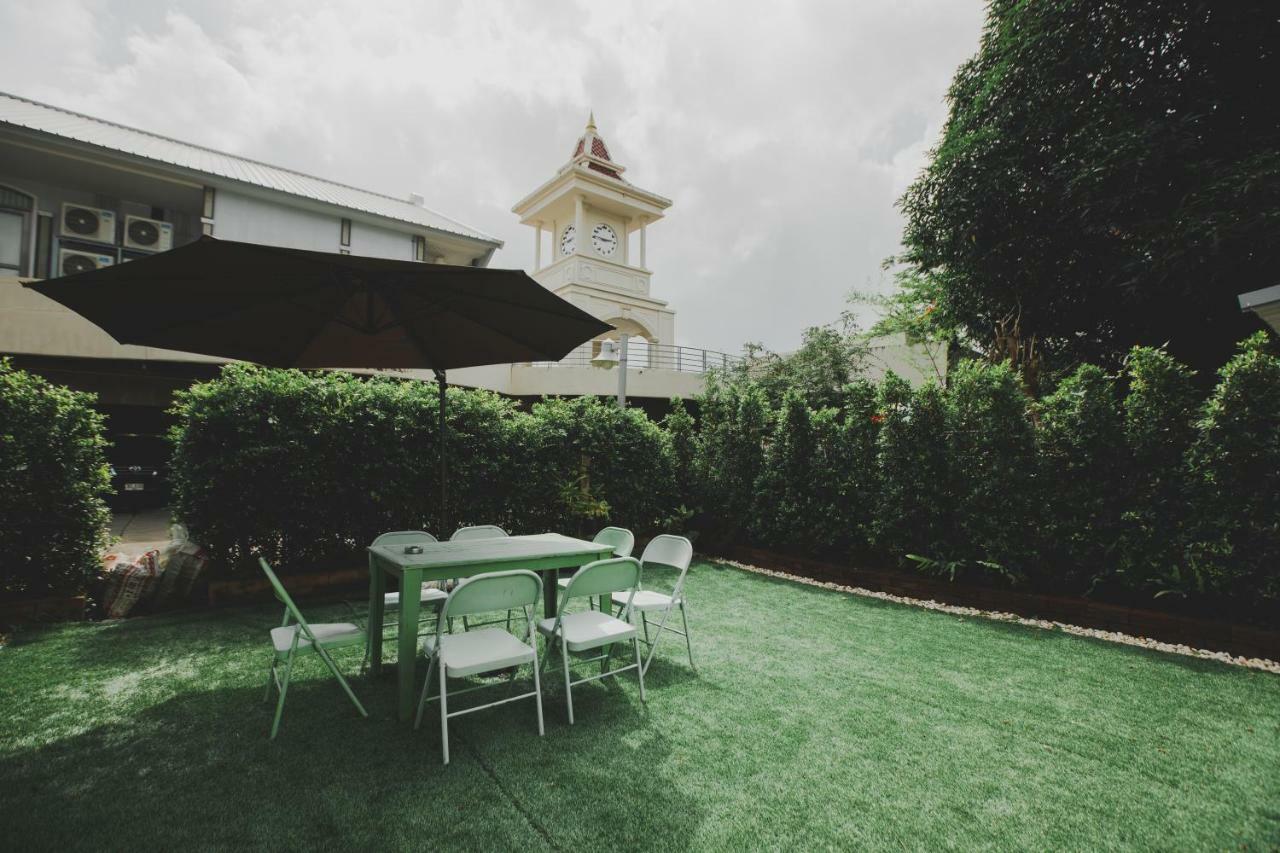 White Wall Poshtel Phuket Bagian luar foto