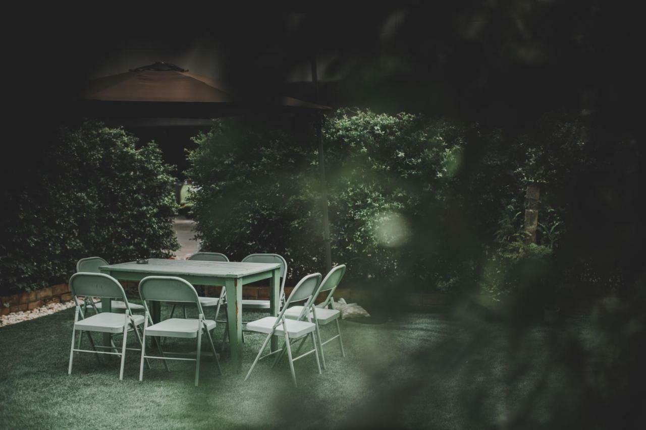 White Wall Poshtel Phuket Bagian luar foto
