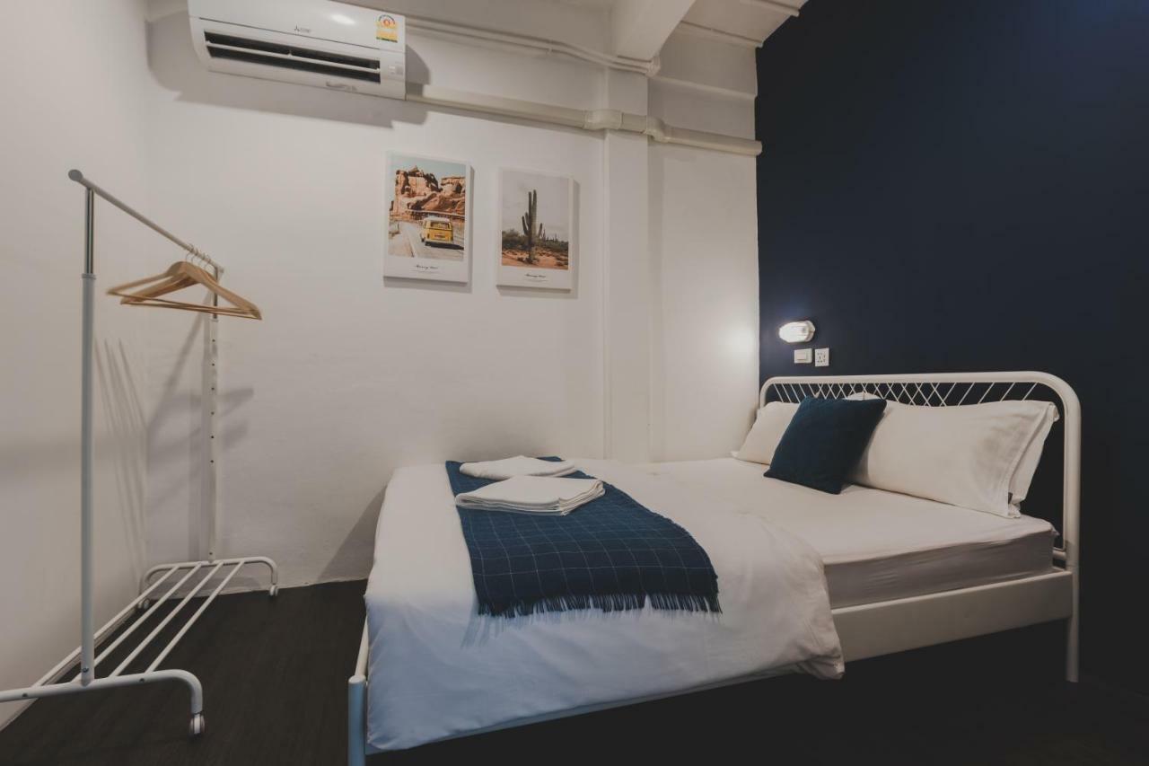 White Wall Poshtel Phuket Bagian luar foto