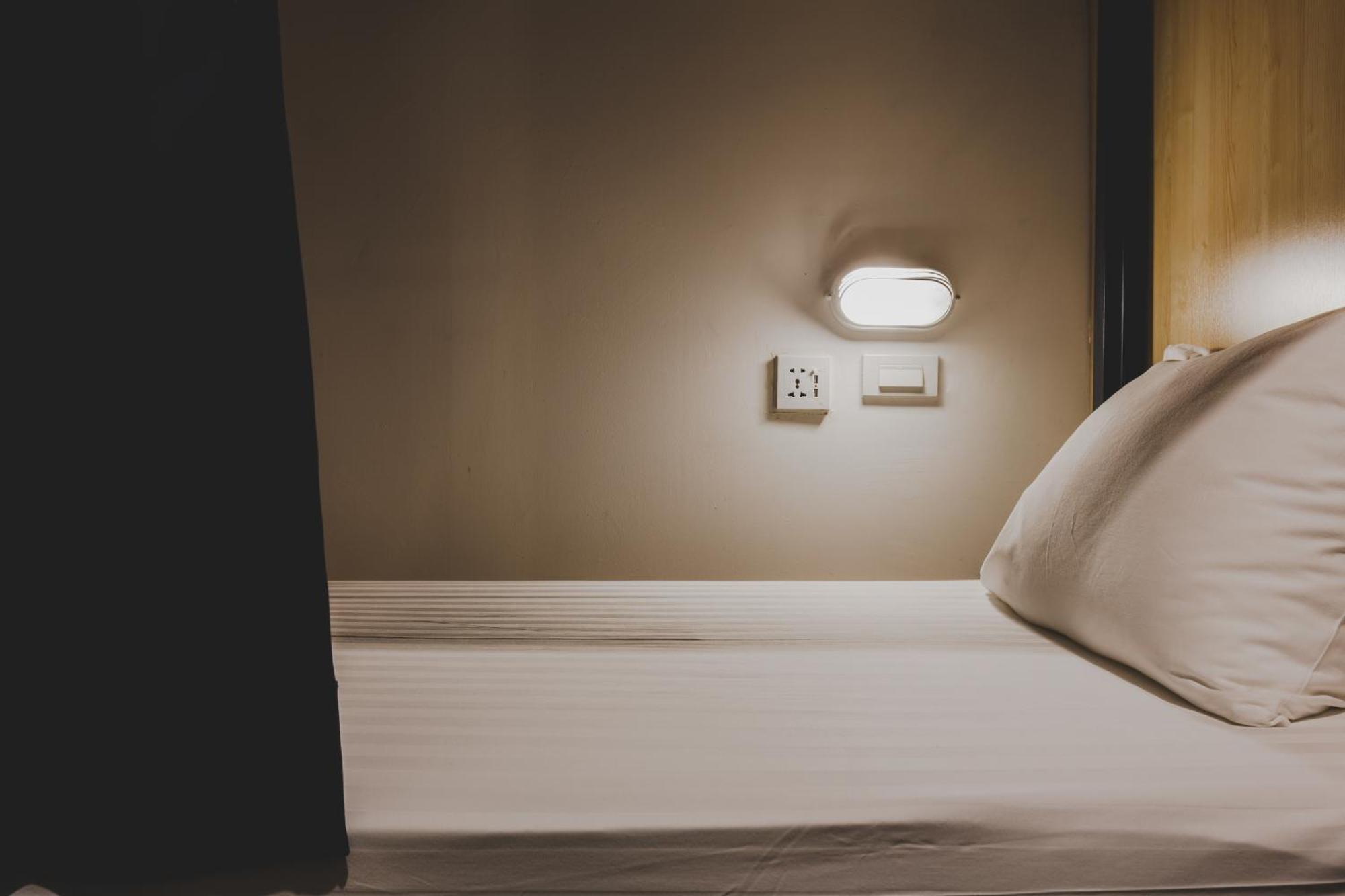 White Wall Poshtel Phuket Bagian luar foto