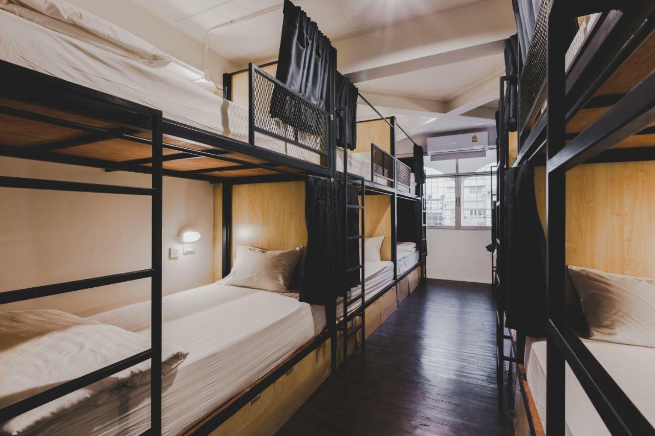 White Wall Poshtel Phuket Bagian luar foto