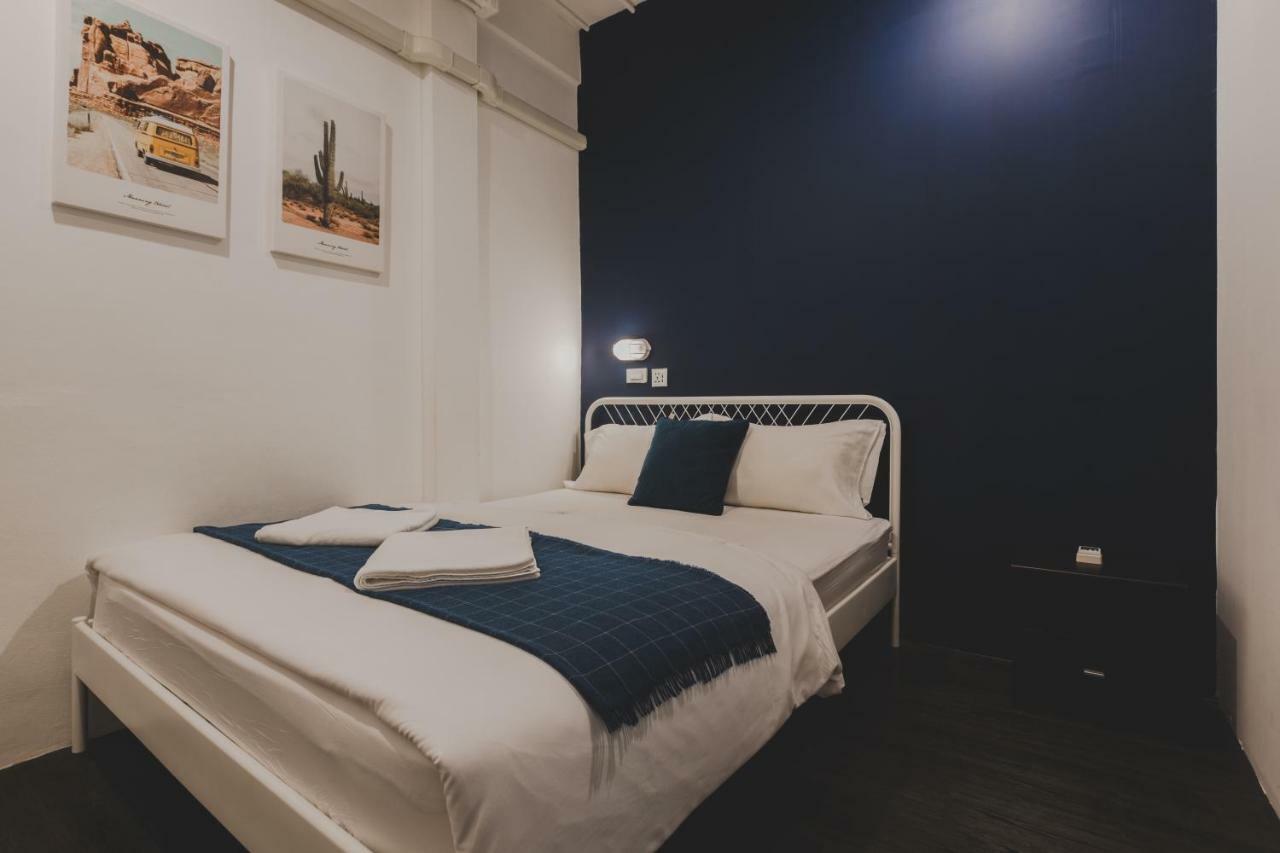 White Wall Poshtel Phuket Bagian luar foto