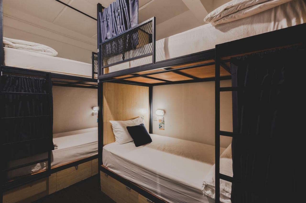 White Wall Poshtel Phuket Bagian luar foto